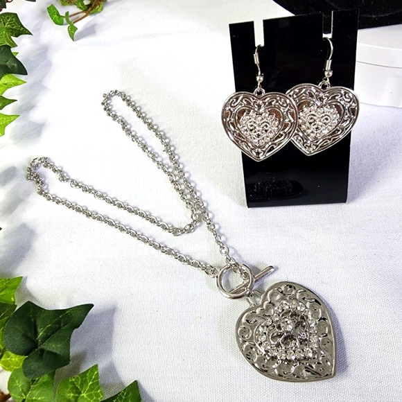 Silver Heart Necklace and Earrings Set Toggle Clasp New - Picture 3 of 7